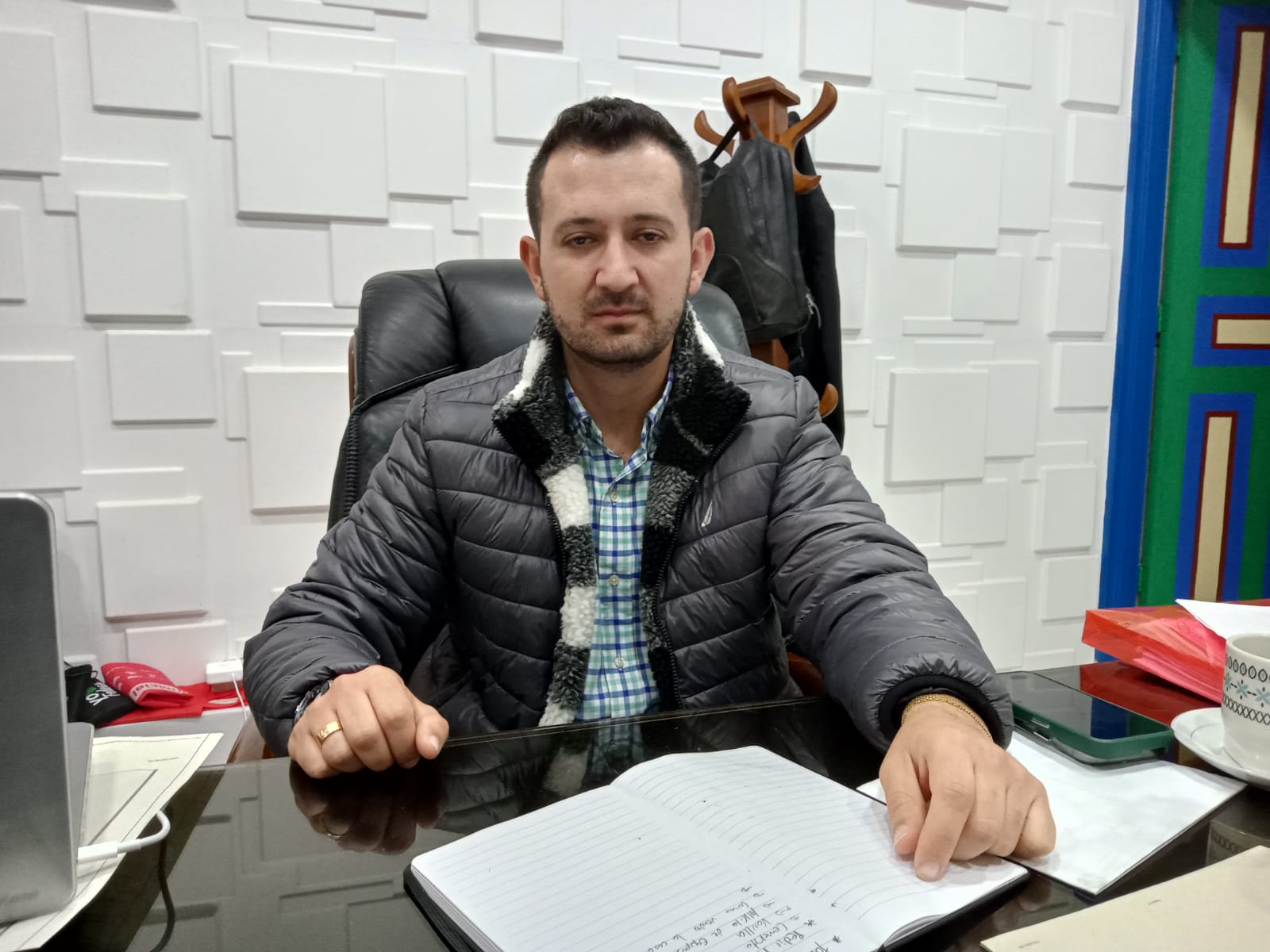 Entrevista exclusiva con Juan Pérez, alcalde del municipio de Guatapé